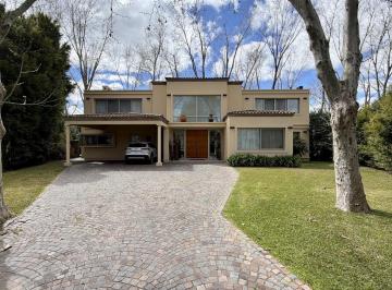 Casa · 340m² · 8 Ambientes · 2 Cocheras · Casa en Ayres de Pilar - La Taba 15