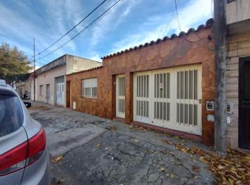 Casa · 117m² · 6 Ambientes · 1 Cochera · Casa en Venta de Tres Dorm. en Barrio Hospitales