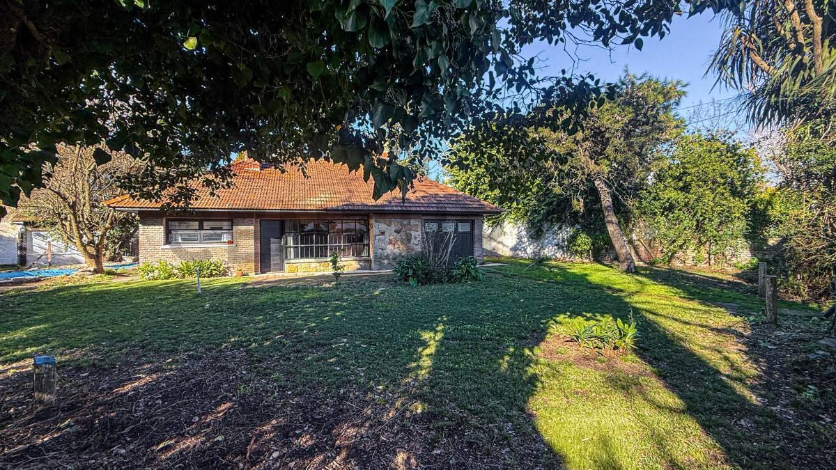 Casa 4 amb, 300m² con quincho y cochera doble — Caisamar