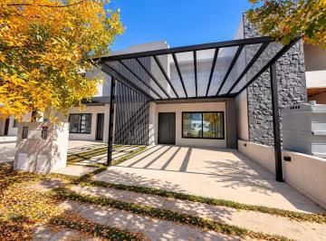 Casa · 180m² · 4 Ambientes · 2 Cocheras · Duplex en Venta de 3 Dorm. en Chacras del Norte 2 | a Estrenar