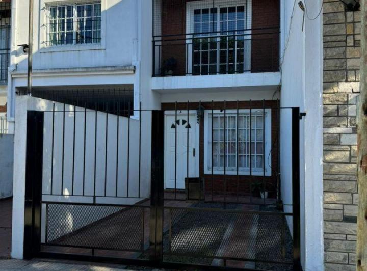 Casa en alquiler en Villa Luzuriaga · 3 ambientes