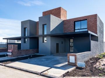 PH · 137m² · 4 Ambientes · 2 Cocheras · Brisas de Manantiales Duplex en Venta 3 Dorm. a Estrenar