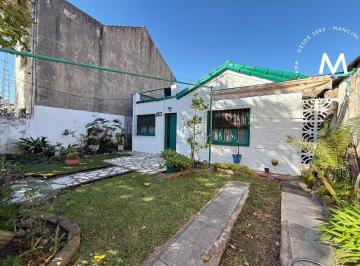 Casa · 94m² · 4 Ambientes · 1 Cochera · Apto Credito - Casa en Venta de 4 Ambientes con Cochera - Villa Ballester