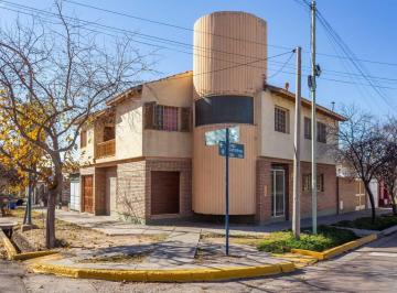 Casa · 243m² · 7 Ambientes · 2 Cocheras · Venta Casa Esquina 6 Dorm. 3 Baños Godoy Cruz