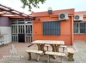 Casa · 115m² · 7 Ambientes · 1 Cochera · En Pje.1333 Al 3200