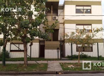 Departamento · 51m² · 3 Ambientes · 1 Cochera · Depto. de 3 Amb. C/patio y Entrada de Auto, Próximo a Av Alte Brown y a Estación Temperley