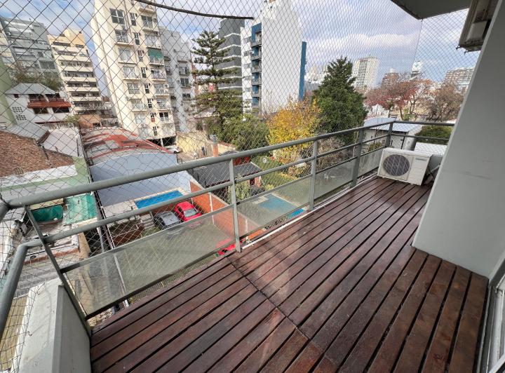 Semipiso de 4 Ambientes con Cochera, Baulera y Balcón Aterrazado
