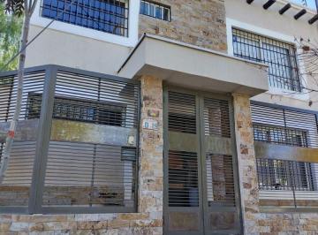 Casa de 6 ambientes, Ciudad de Mendoza · Excelente Casa Esquina en Venta con Pileta