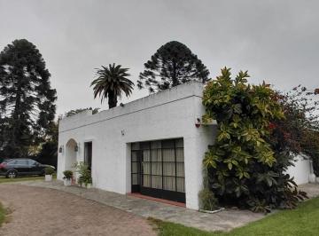 Casa · 107m² · 6 Ambientes · 6 Cocheras · Dos Casas Sobre Lote de 5.000 m²