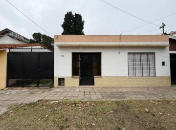 Casa · 1m² · 3 Ambientes · Alquiler Casa 3 Ambientes, Patio y Lugar Descubierto Para Entrar un Auto a 3 Cuadras de Av Eva Peron