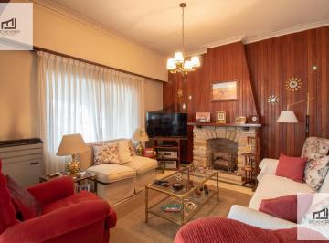 Casa · 195m² · 3 Ambientes · 1 Cochera · Casa en San José