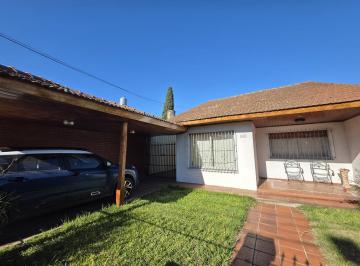 Casa · 200m² · 4 Ambientes · 4 Cocheras · Casa en Castelar Norte.