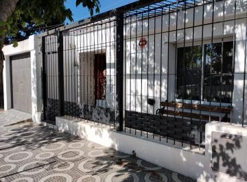 FRENTE · Casa en Venta - Ciudad de San Luis - Excelente Zona