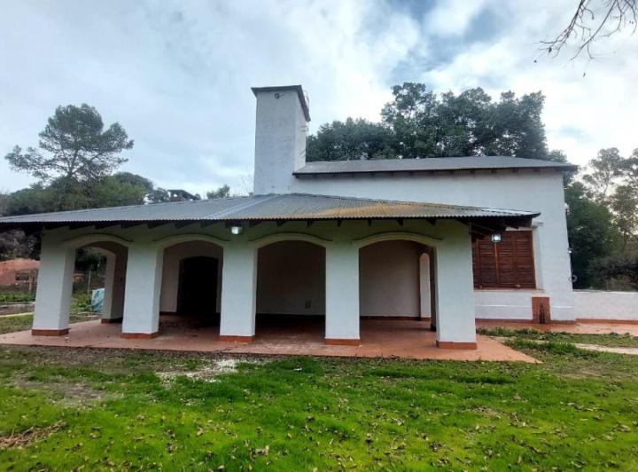 Casa · 220m² · 4 Ambientes · 1 Cochera