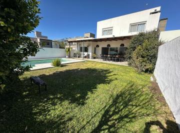 Casa · 180m² · 3 Ambientes · 2 Cocheras · Venta| Casa 2 Dorm. con Gran Patio, Pileta y 2 Cocheras en Riberas de Manantiales - Tho