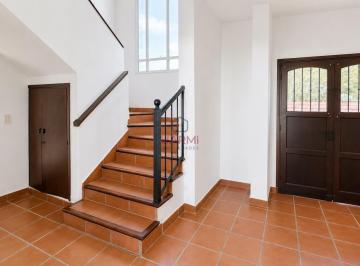 Casa · 1m² · 7 Ambientes · 1 Cochera · Casa en Alquiler en San Lorenzo