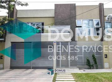 Casa · 216m² · 3 Dormitorios · 2 Cocheras · Venta Casa en Tres Cerritos