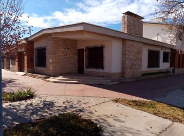 Casa de 8 ambientes, San Rafael · Casa en Venta 3 Habitaciones 2 Baños y Cochera en San Rafael