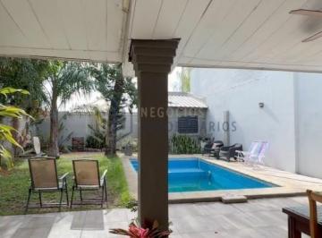 Casa · 1214m² · 2 Dormitorios · 1 Cochera · Hermosa Casa con Gran Patio en Jardin Mayoraz