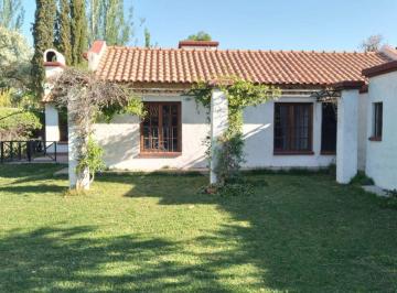 Casa de 7 ambientes, Chacras de Coria · Venta Propiedad en Chacras de Coria Calle Los Aromos
