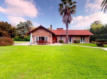 Casa · 260m² · 6 Ambientes · 7 Cocheras · Casa en Venta en Highland Park Country Club