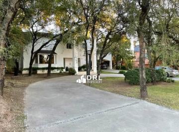 Casa · 480m² · 12 Ambientes · 3 Cocheras · Casa en Venta en Las Delicias