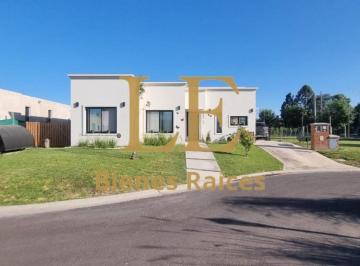 Casa · 152m² · 5 Ambientes · 3 Cocheras · Venta Casa Santa Elisa - Pilar del Este