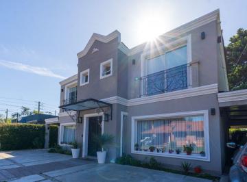 Casa · 221m² · 6 Ambientes · 2 Cocheras · Casa 6amb C/ Pileta Quincho Cochera Gral Rodriguez