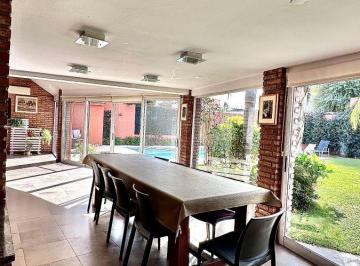 Casa en Venta de 6 ambientes URCA · Casa en 1 Planta en Cerro de Las Rosas | 3 Dorm. | Patio y Cochera | Apta Crédito (Recibe Menor)
