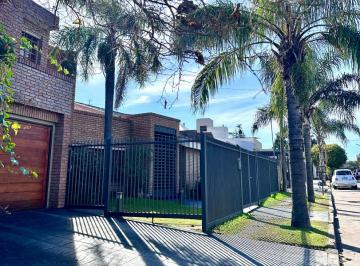 Casa de 6 ambientes, Córdoba · Casa en 1 Planta en Cerro de Las Rosas | 3 Dorm. | Patio y Cochera | Apta Crédito (Recibe Menor)