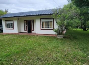 Quinta vacacional · 105m² · 6 Ambientes · 1 Cochera · Casa en Venta en Villa Urquiza en Amplio Lote
