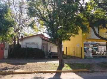 Casa de 3 ambientes, Santa Teresita · Casa Sola Sobre La Av 32