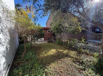 PH de 2 ambientes, Vicente López · PH Sin Expensas de 130 m² con 1 Dormitorio + 1 Escritorio en Alquiler en Olivos con Jardin y Patio