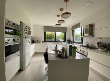 Casa · 1455m² · 6 Ambientes · 2 Cocheras · Casa en Alquiler en Pilara en La Berlina - Urdapilleta Propiedades