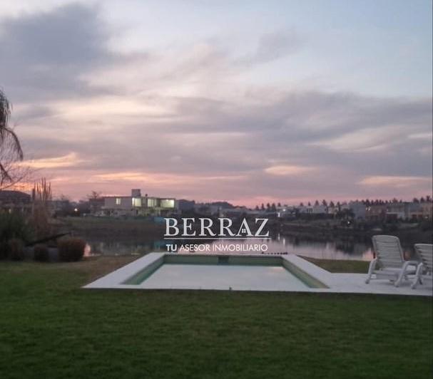 Casa · 240m² · 6 Ambientes · 4 Cocheras