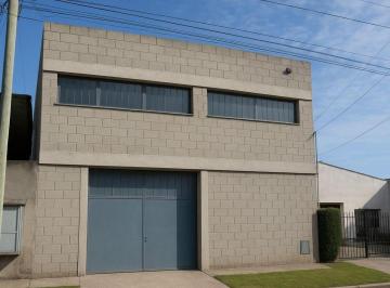 Bodega-Galpón · 300m² · 1 Cochera · Alquiler Fabrica 2 Pisos (Posibilidad 3) Av Champagnat