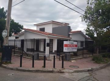 Local comercial · 419m² · 6 Ambientes · 2 Cocheras · Casa Esquina Más Local Comercial en Venta en Cerro de Las Rosas