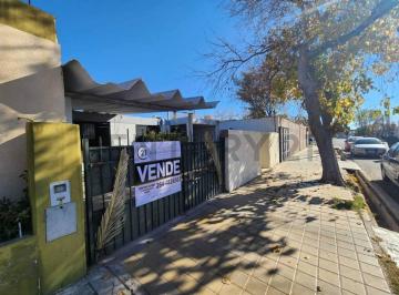 Casa · 120m² · 7 Ambientes · 1 Cochera · Casa en Venta 4 Dormtorios Mas Pileta y Terreno 570 m²