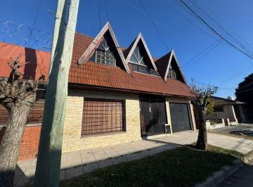 Casa de 5 ambientes, Quilmes · Chalet + 5amb + 2baños + Terraza + Patio. Quilmes Oeste