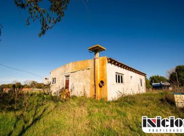 Casa en Venta de 3 ambientes · Casa en Amplio Lote - C1059