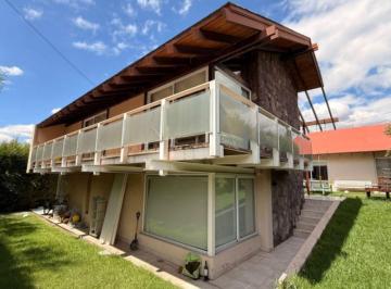 Casa de 7 ambientes, Ciudad de Mendoza · Casa en Venta C/ Cochera en Dalvian