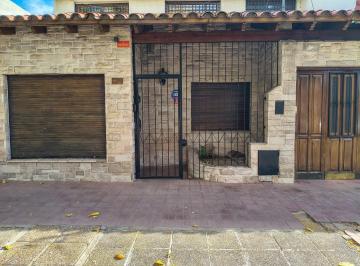Casa · 220m² · 6 Ambientes · 1 Cochera · Casa en Venta 4 Dorm. Barrio Bombal Godoy Cruz
