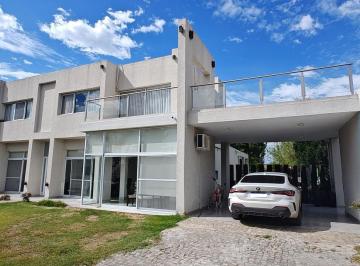 Casa · 450m² · 4 Dormitorios · 2 Cocheras · Casa en Alquiler Permanente Puerto Roldán, Naturaleza, Seguridad y Confort