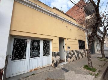 Casa · 166m² · 5 Ambientes · 1 Cochera · Casa - Rosario
