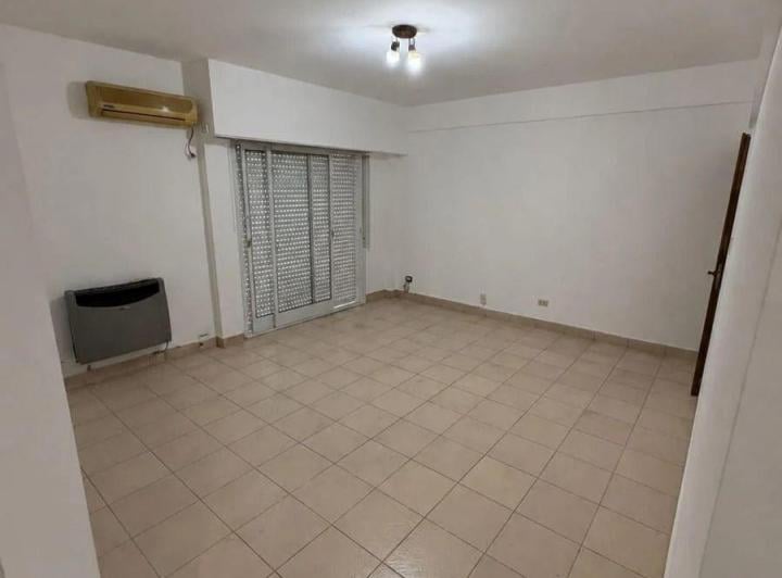 Luminoso Departamento de 3 Ambientes Al Frente con Balcón Terraza – Sin Expensas