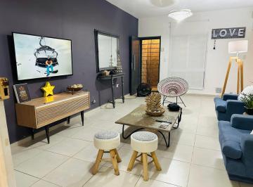 Departamento · 200m² · 4 Ambientes · 2 Cocheras · Departamento en Alquiler en Dorrego - Guaymallen