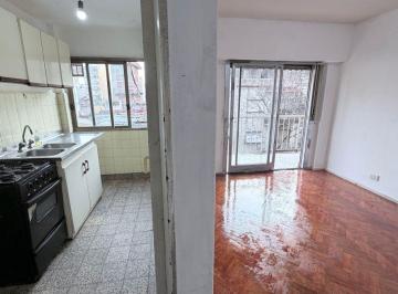 Departamento de 2 ambientes, San Cristobal · 2 Amb Al Frente, Balcón! Super Luminoso, Vista Abierta!