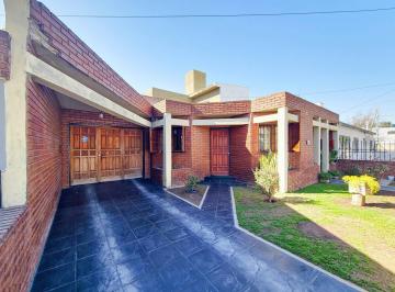 Casa · 240m² · 7 Ambientes · 2 Cocheras · Casa en Venta Zona Sur