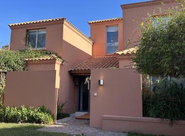 Casa · 270m² · 5 Ambientes · 6 Cocheras · Venta Casa 3 Dorm. y Escritorio, Ayres de Pilar, Pilar