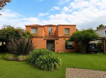 Casa · 270m² · 5 Ambientes · 6 Cocheras · Venta Casa 3 Dorm. y Escritorio, Ayres de Pilar, Pilar